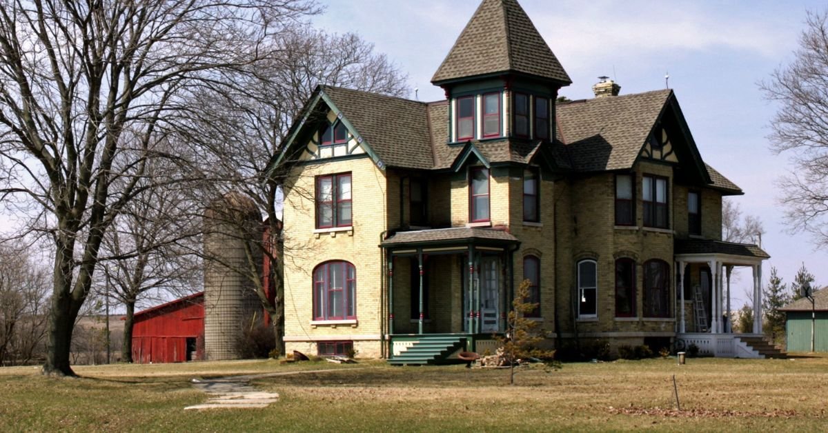 Why Do You See Haunted House Dreams Often