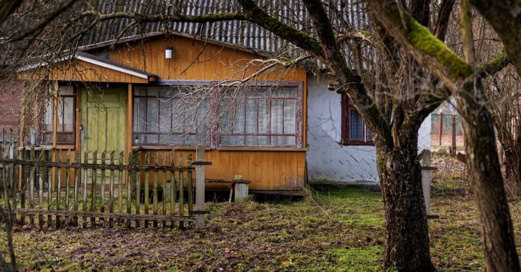 Dream of Escaping a Haunted House